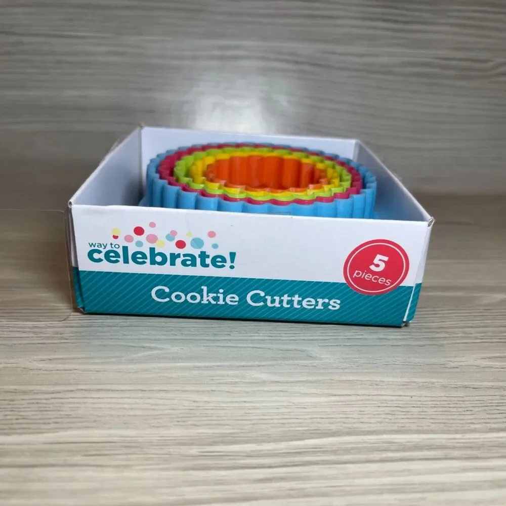 Way to Celebrate! | 5 Piece Double Sided Circle and Scalloped Cookie Cutters